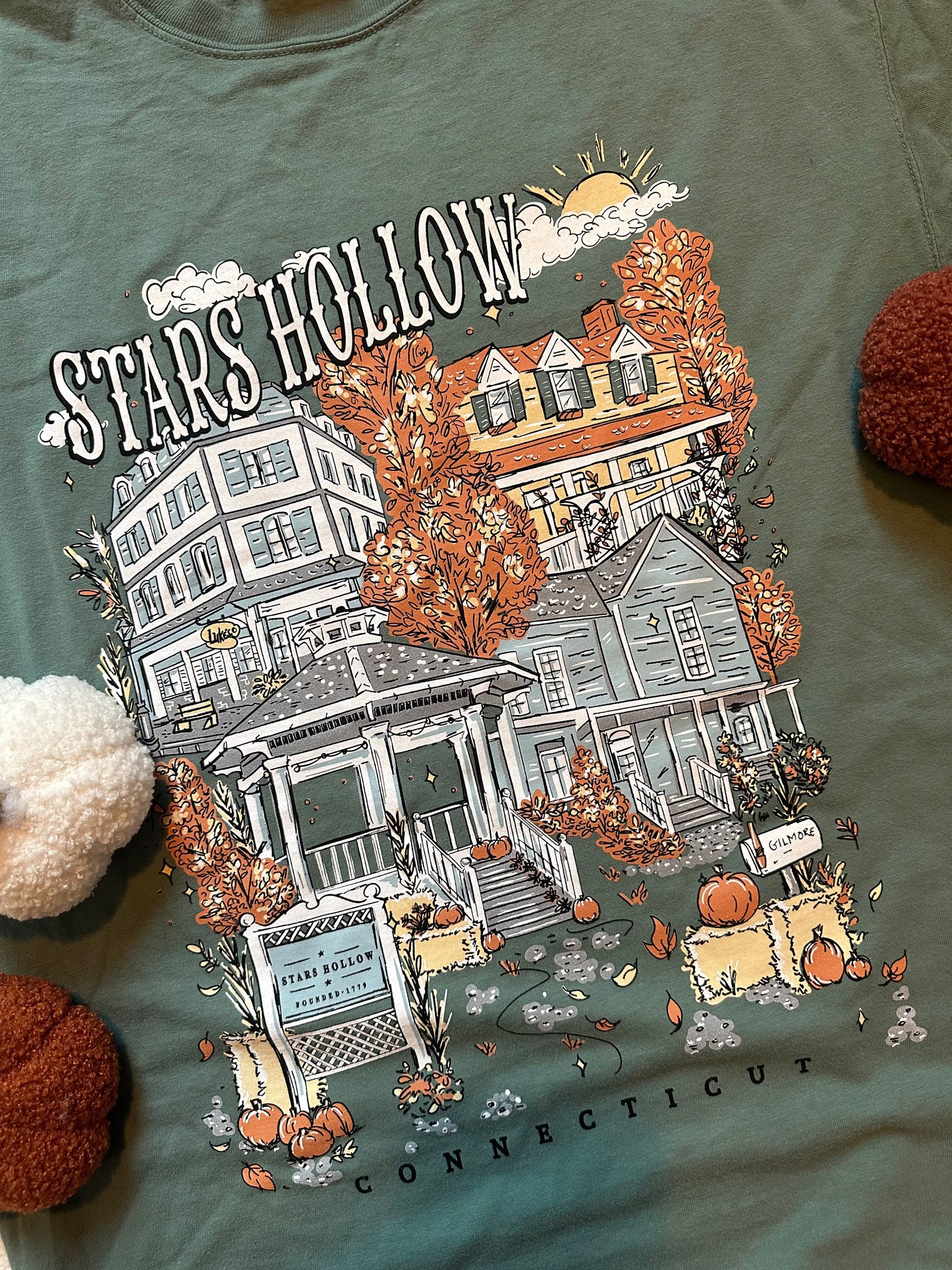 STARS HOLLOW: T-SHIRT